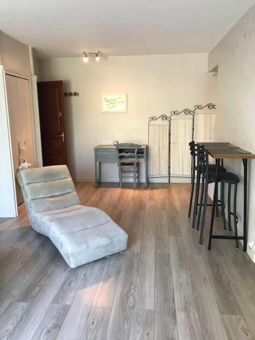 Chez-Sixtine Apartment Albon Екстериор снимка