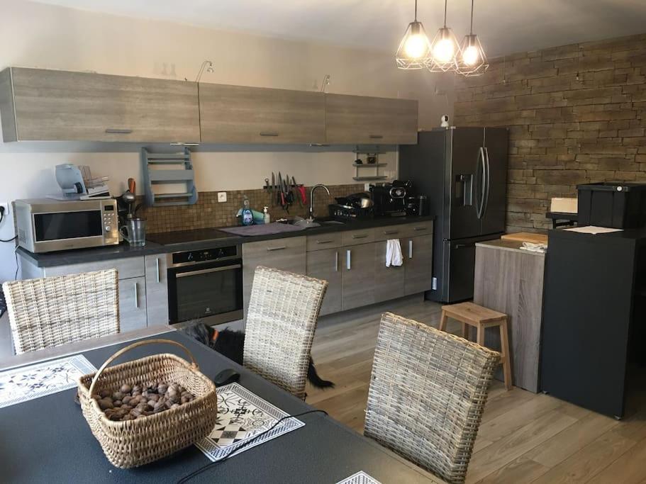 Chez-Sixtine Apartment Albon Екстериор снимка