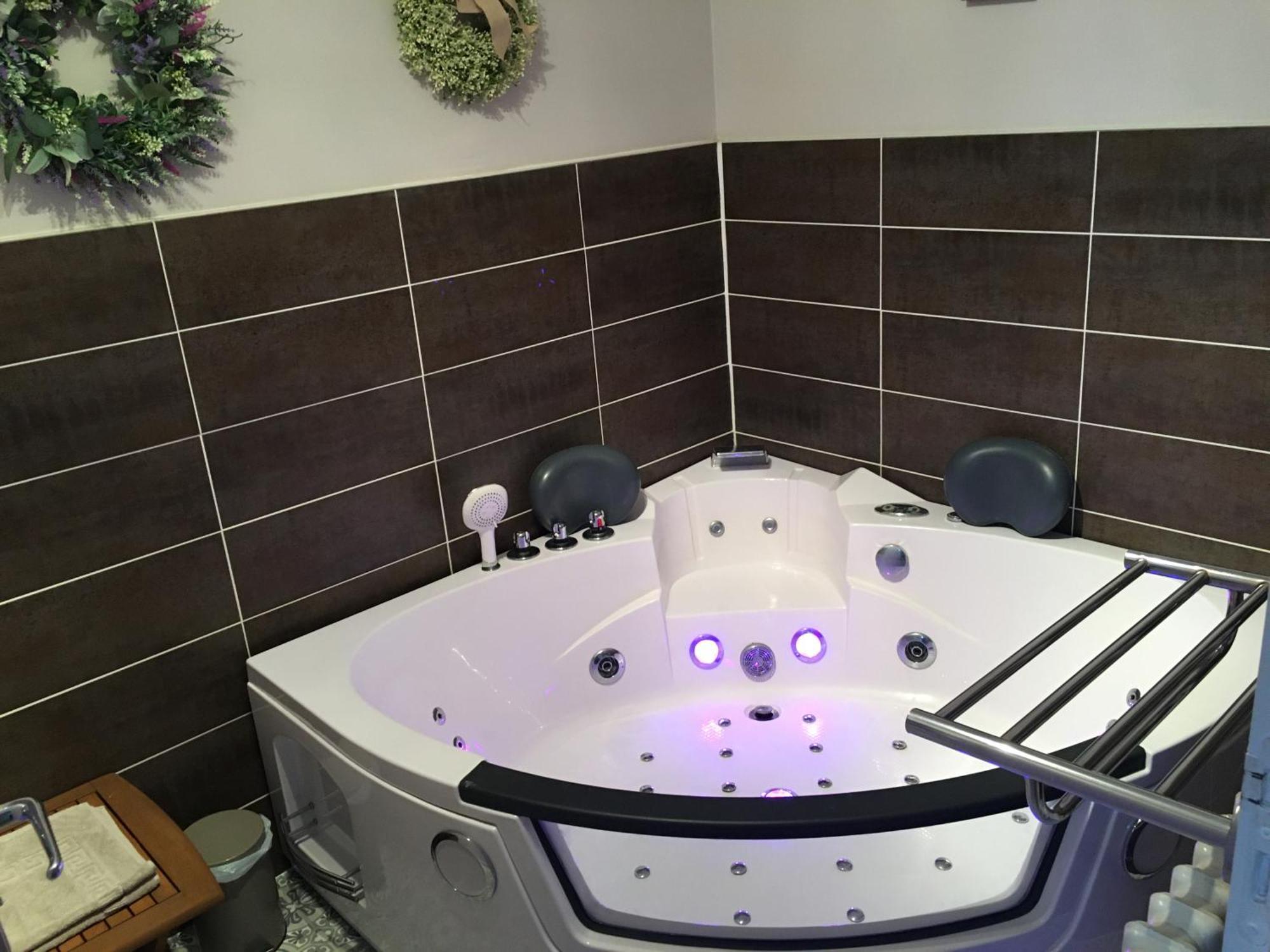 Chez-Sixtine Apartment Albon Екстериор снимка